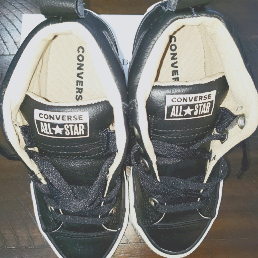 Converse - Picture 3 of 8